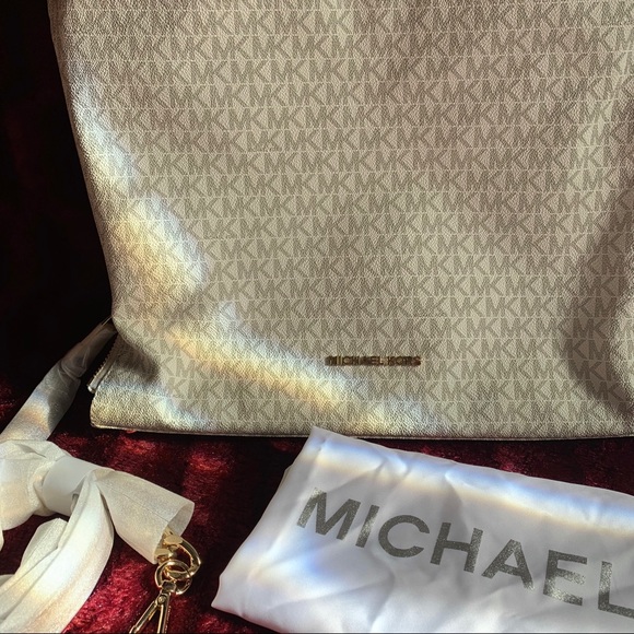 NWT Michael Kors Devon Large Shoulder Tote Vanilla - Picture 2 of 8